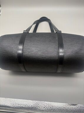 Louis Vuitton Epi Papillon 30 Black Noir Barrel Bag VI1021 France Vintage